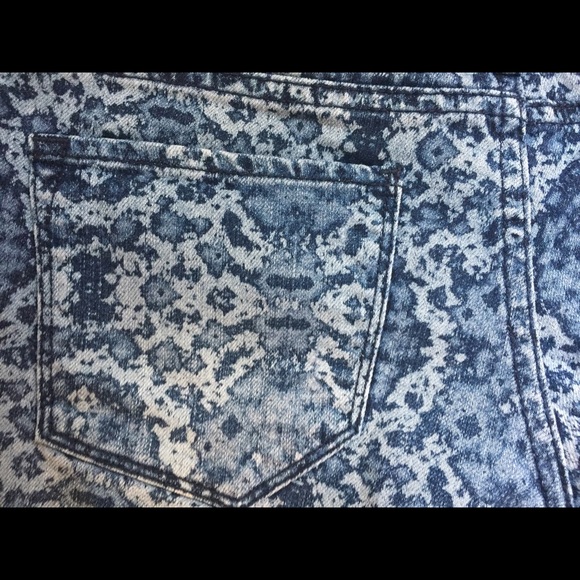 Mossimo premium denim mid-rise shorts size 2 - Picture 3 of 5